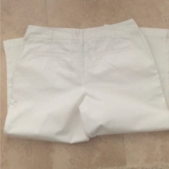 SIZE 8 Merona Women's White Capris - Picture 3 of 5